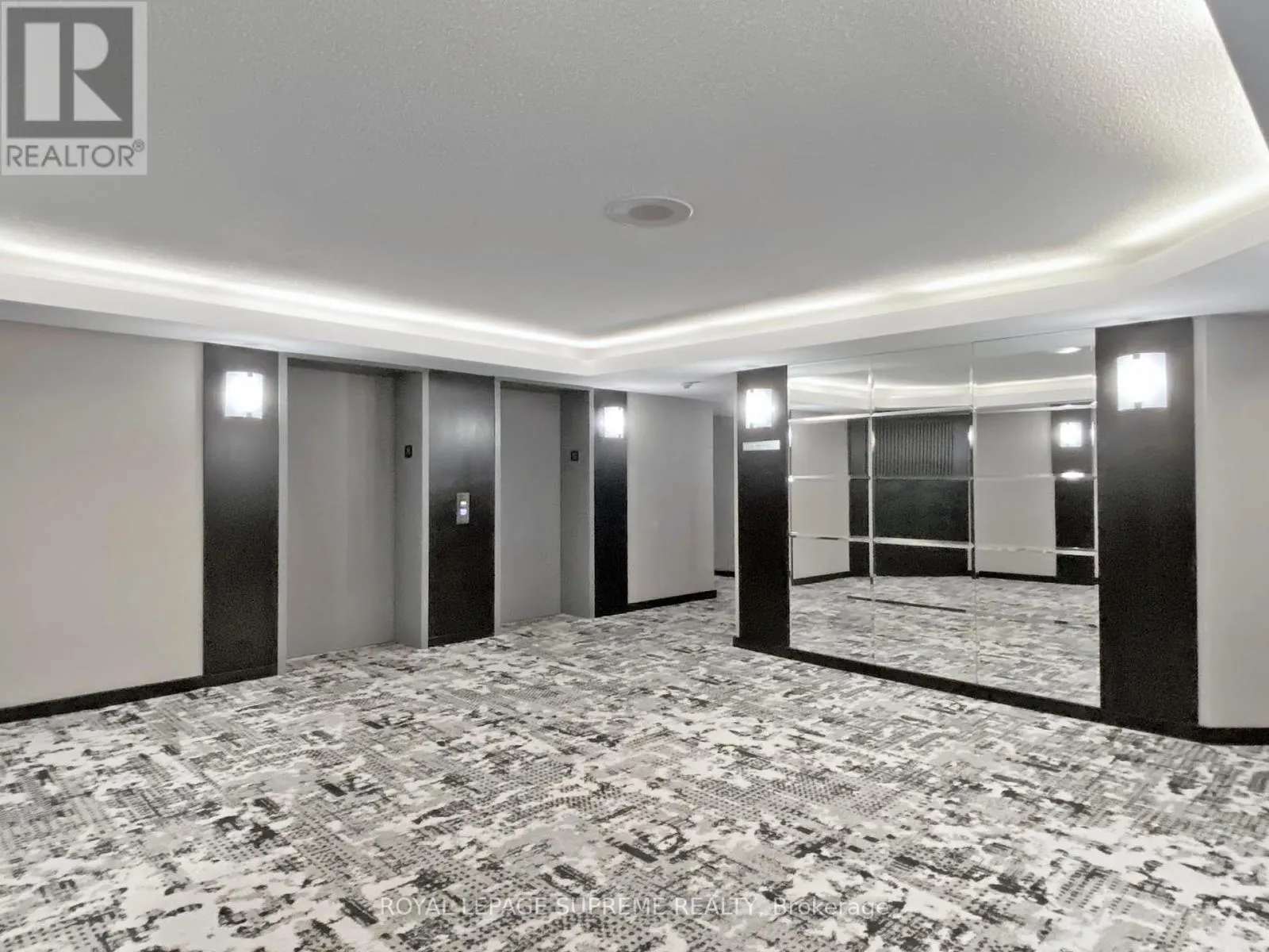2210 - 10 QUEENS QUAY W