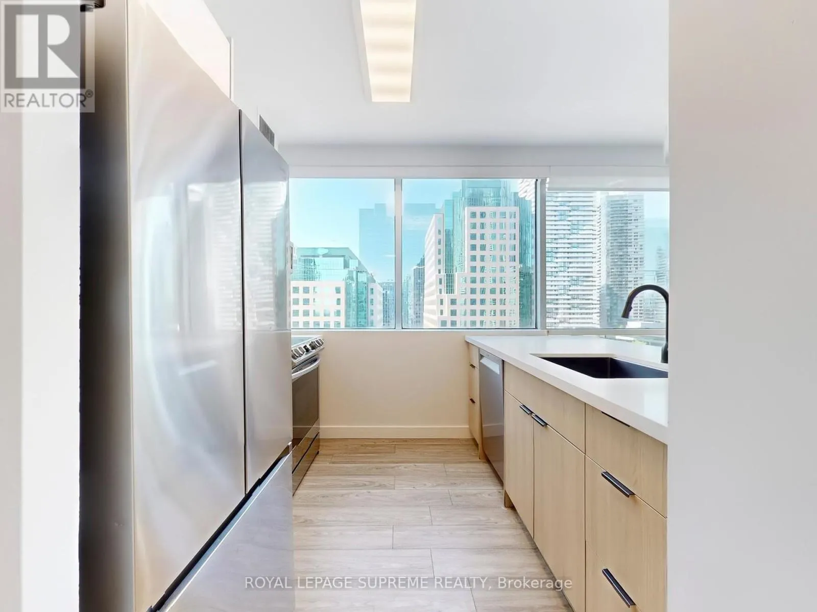 2210 - 10 QUEENS QUAY W