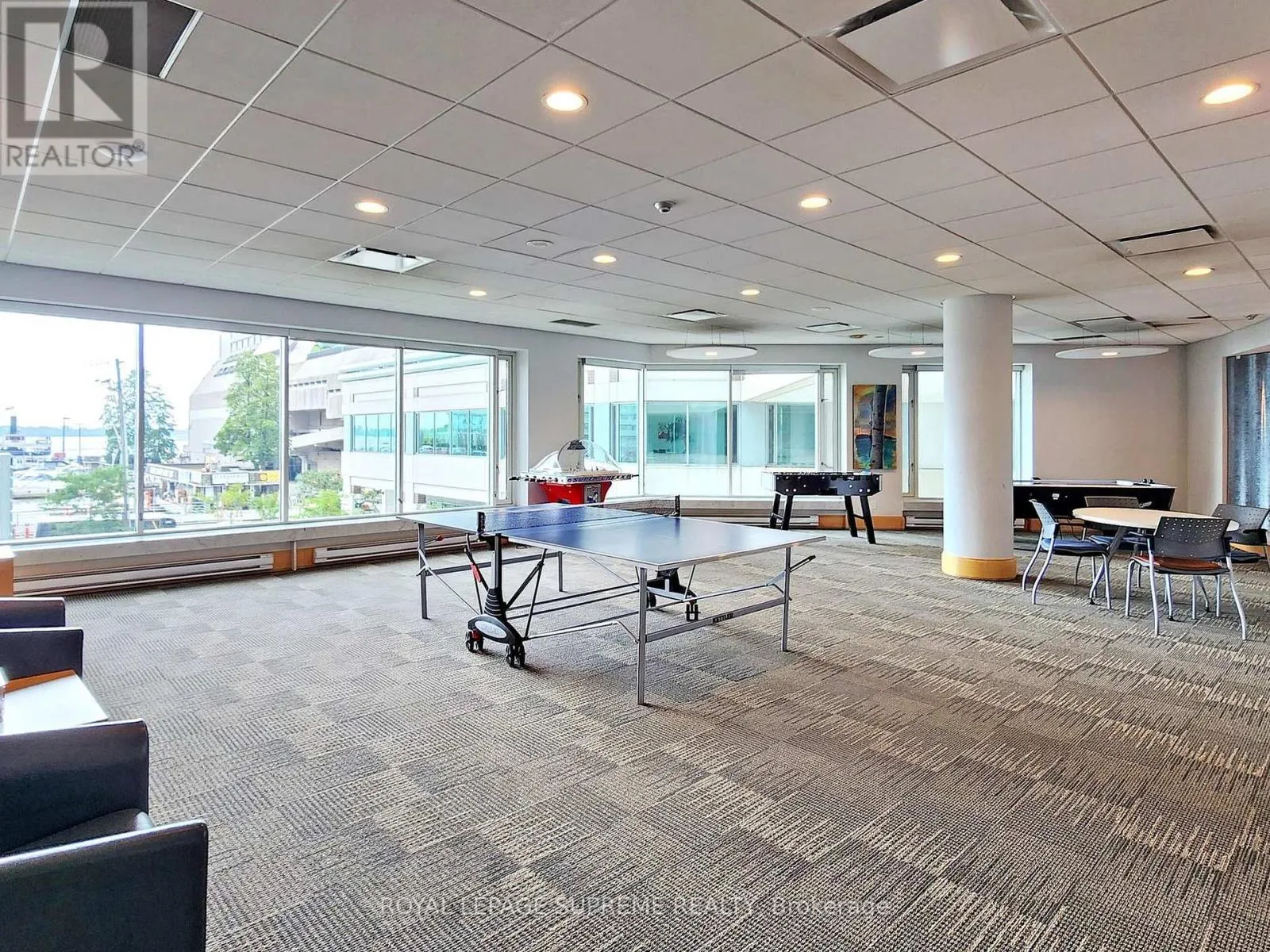 2210 - 10 QUEENS QUAY W