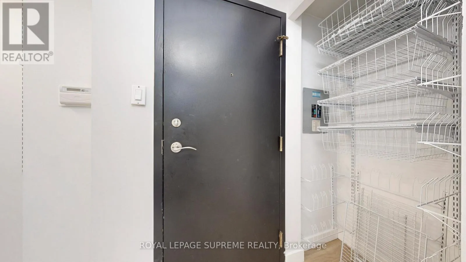 2210 - 10 QUEENS QUAY W