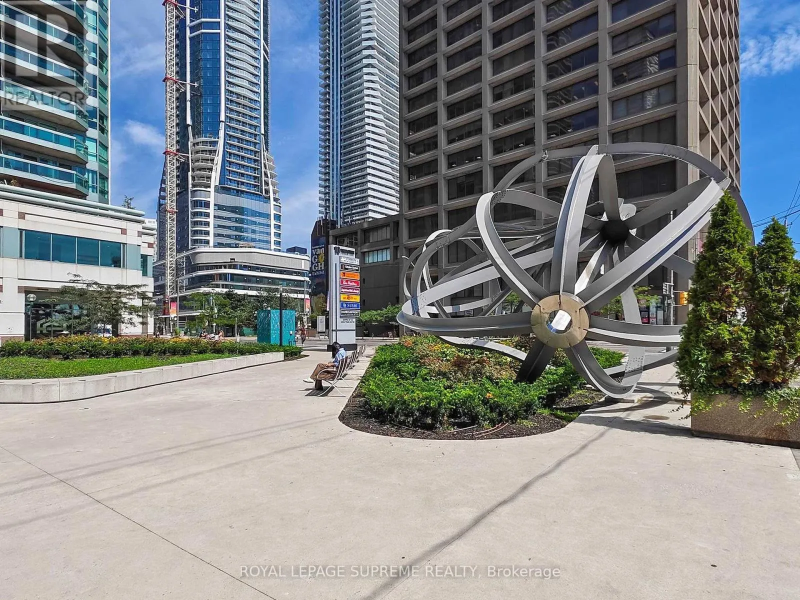 2210 - 10 QUEENS QUAY W