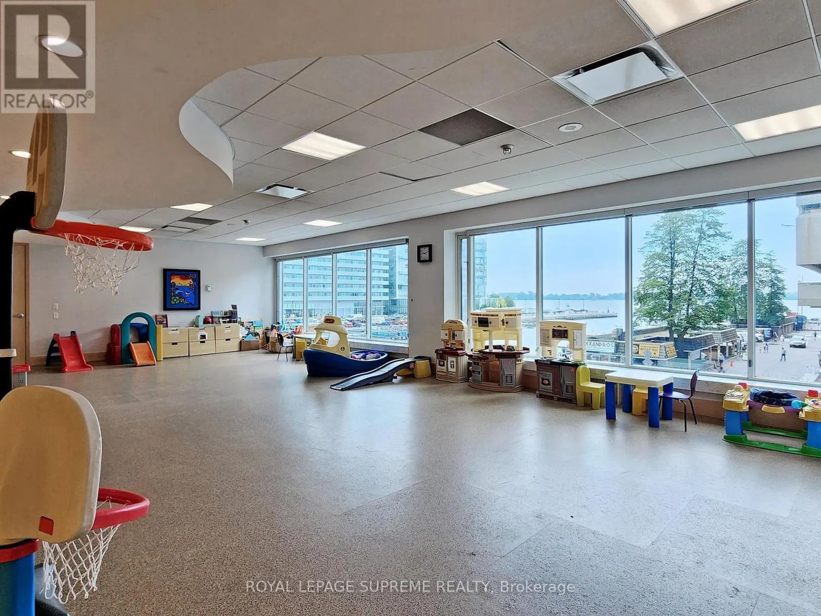 2210 - 10 QUEENS QUAY W