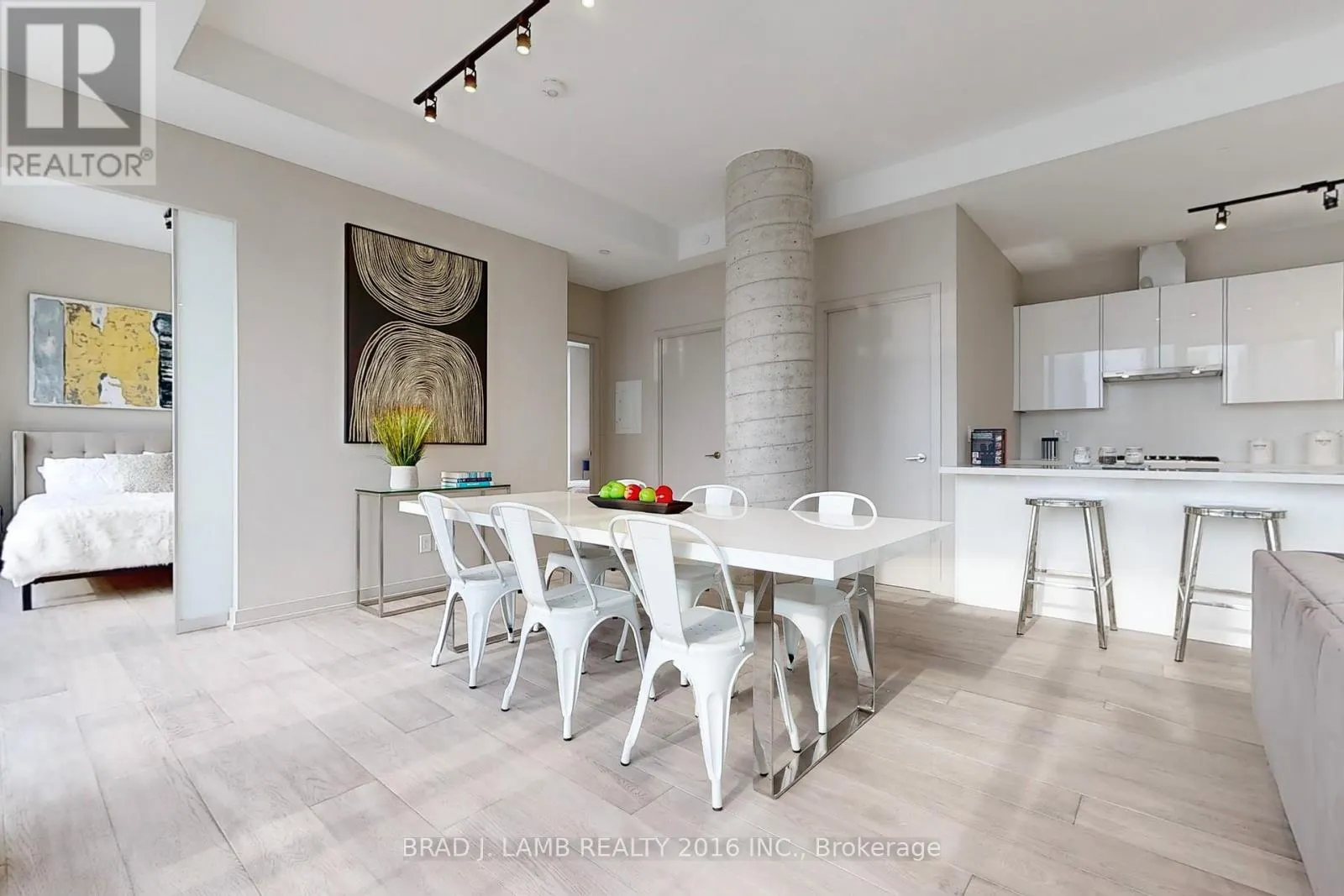 1702 - 458 RICHMOND STREET W