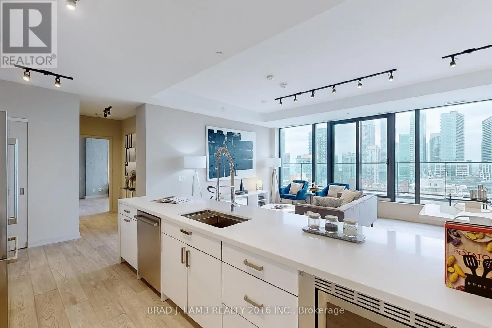 1702 - 458 RICHMOND STREET W