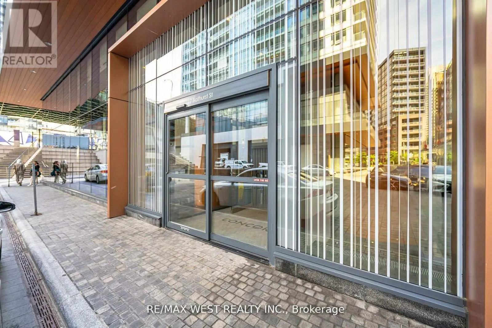 3912 - 17 BATHURST STREET