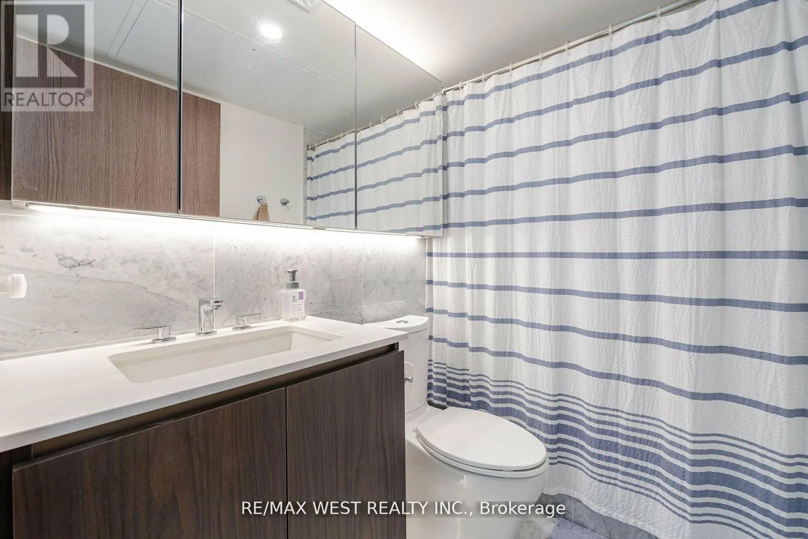 3912 - 17 BATHURST STREET