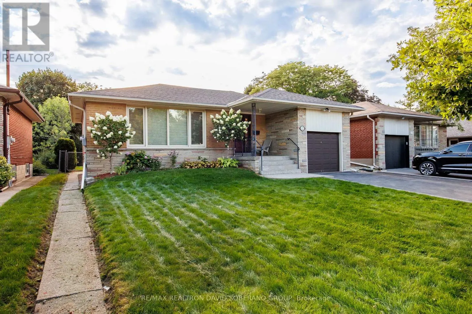 122 COLLINSON BOULEVARD