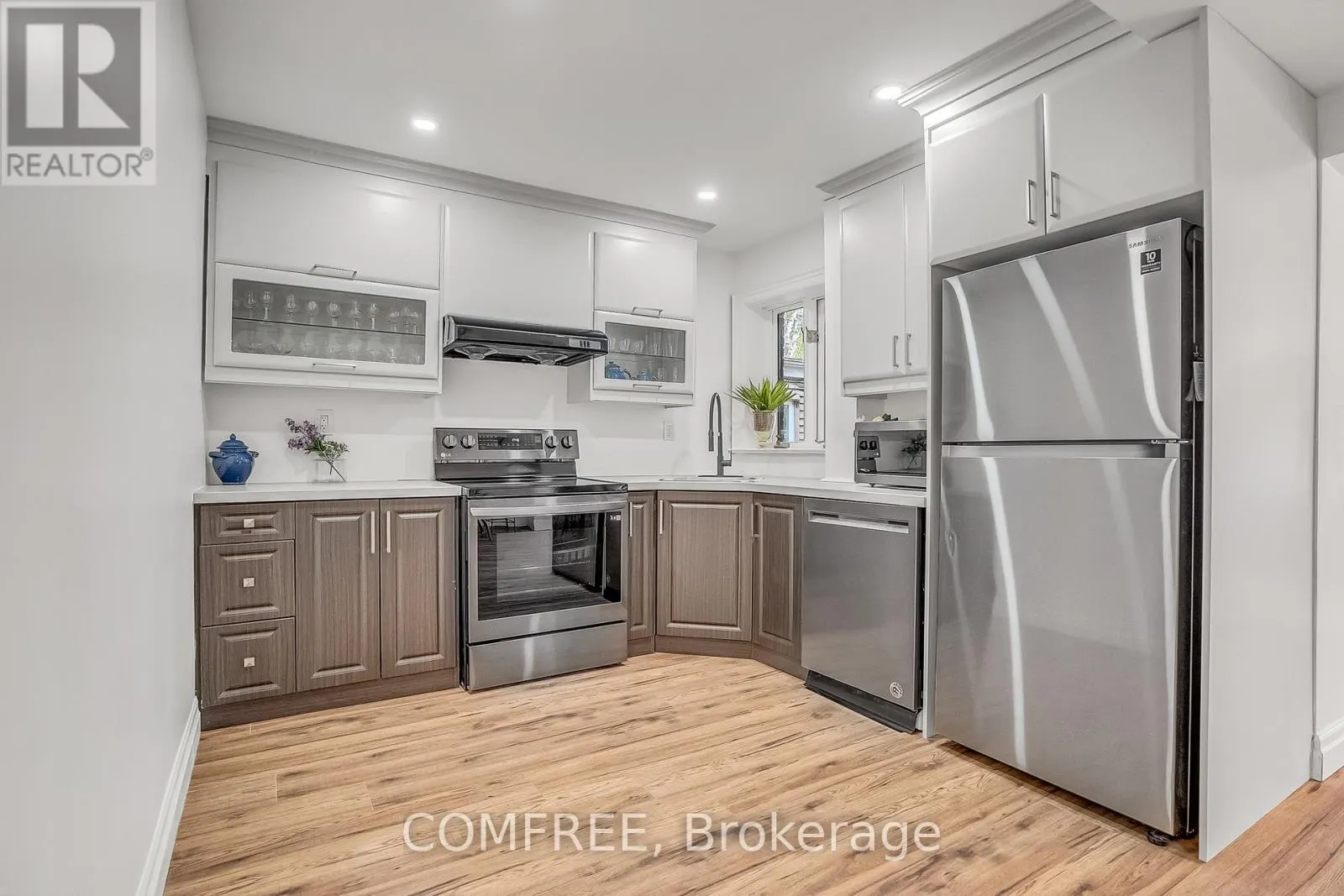 759 EGLINTON AVENUE E