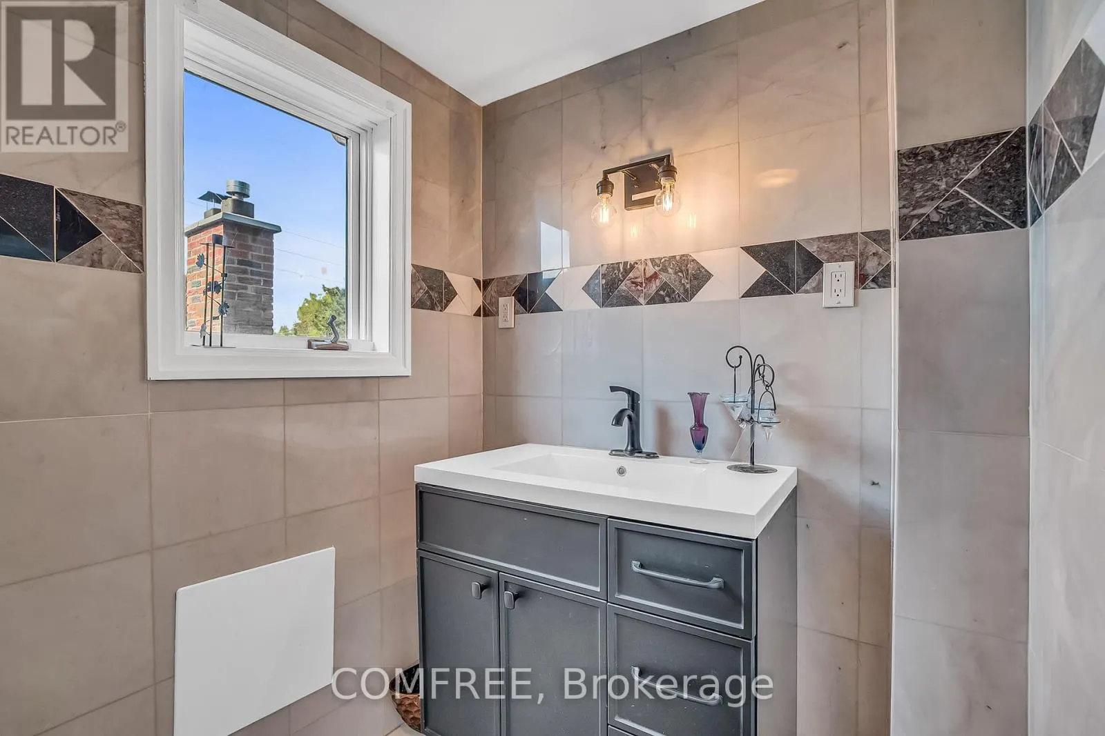 759 EGLINTON AVENUE E
