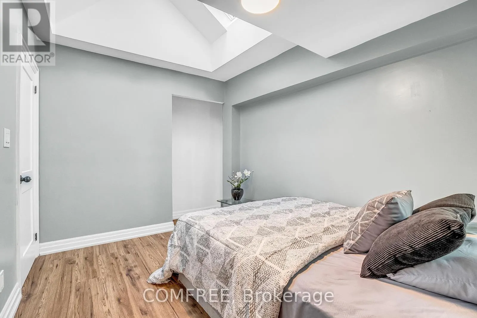 759 EGLINTON AVENUE E