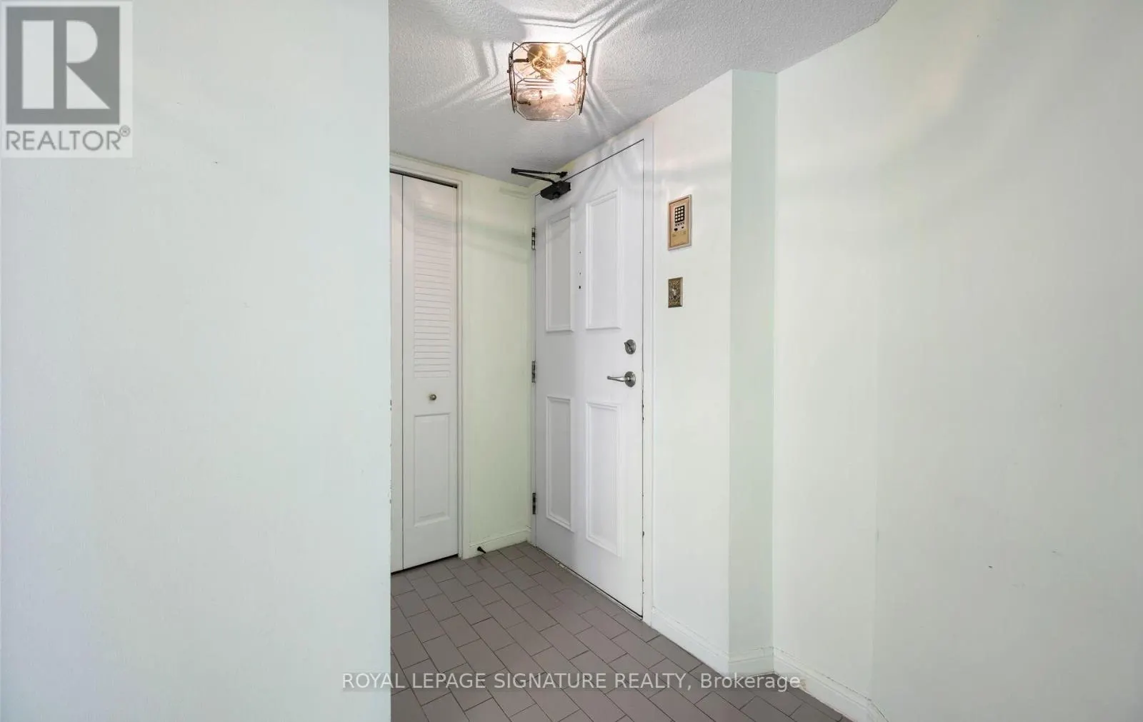 115 - 255 THE DONWAY W