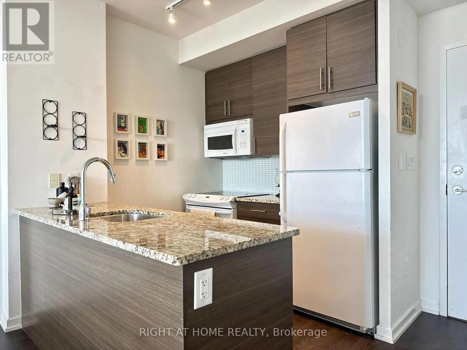 2109 - 70 FOREST MANOR ROAD