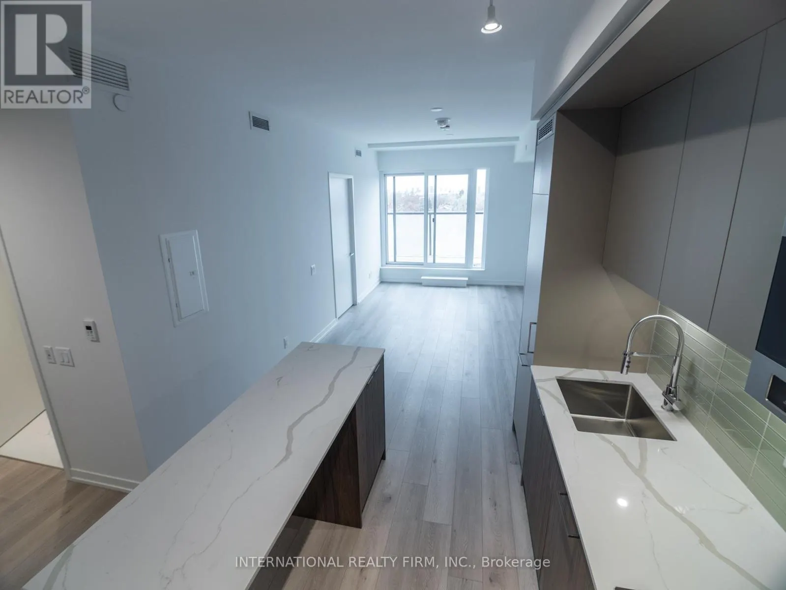 607 - 863 ST CLAIR AVENUE W