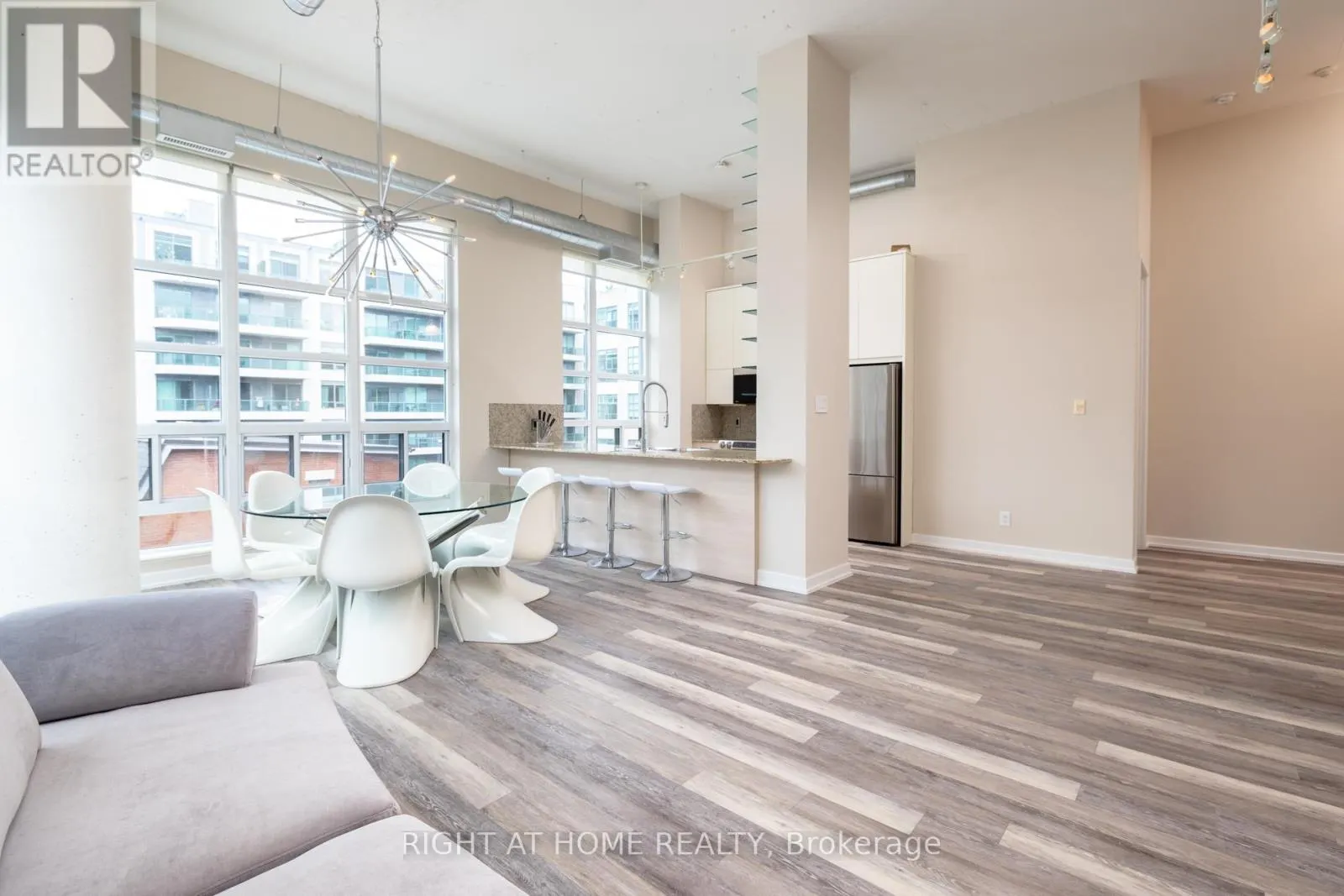 306 - 380 MACPHERSON AVENUE