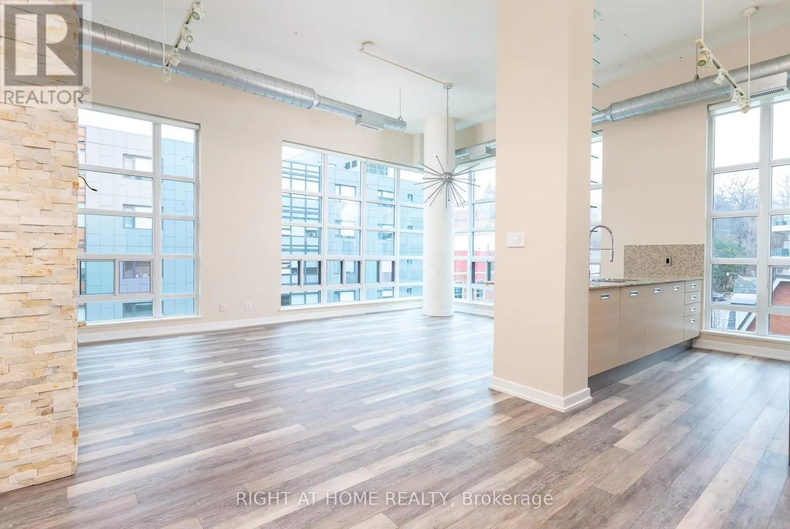 306 - 380 MACPHERSON AVENUE