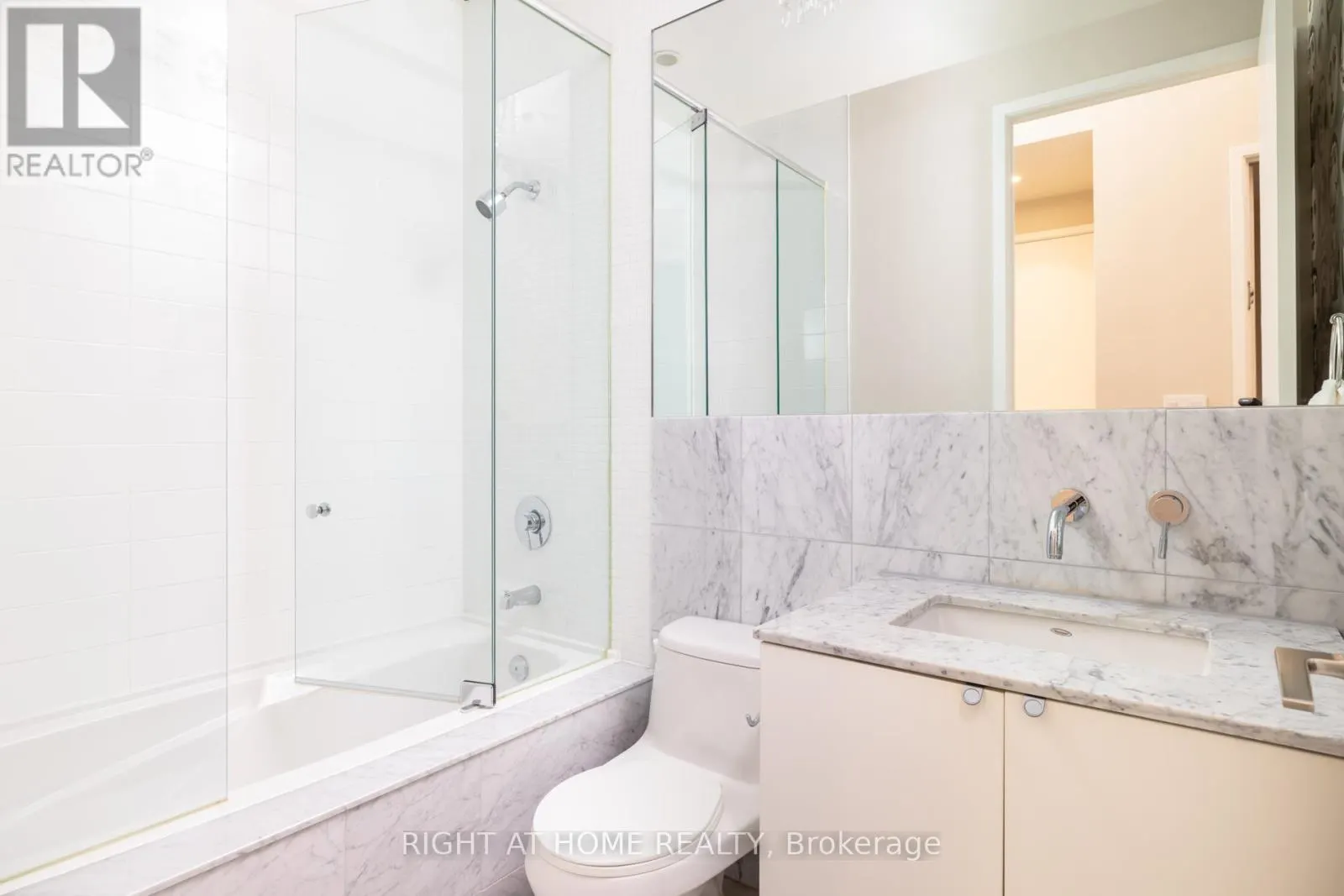 306 - 380 MACPHERSON AVENUE