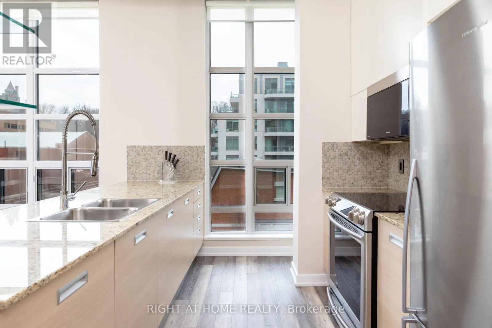 306 - 380 MACPHERSON AVENUE