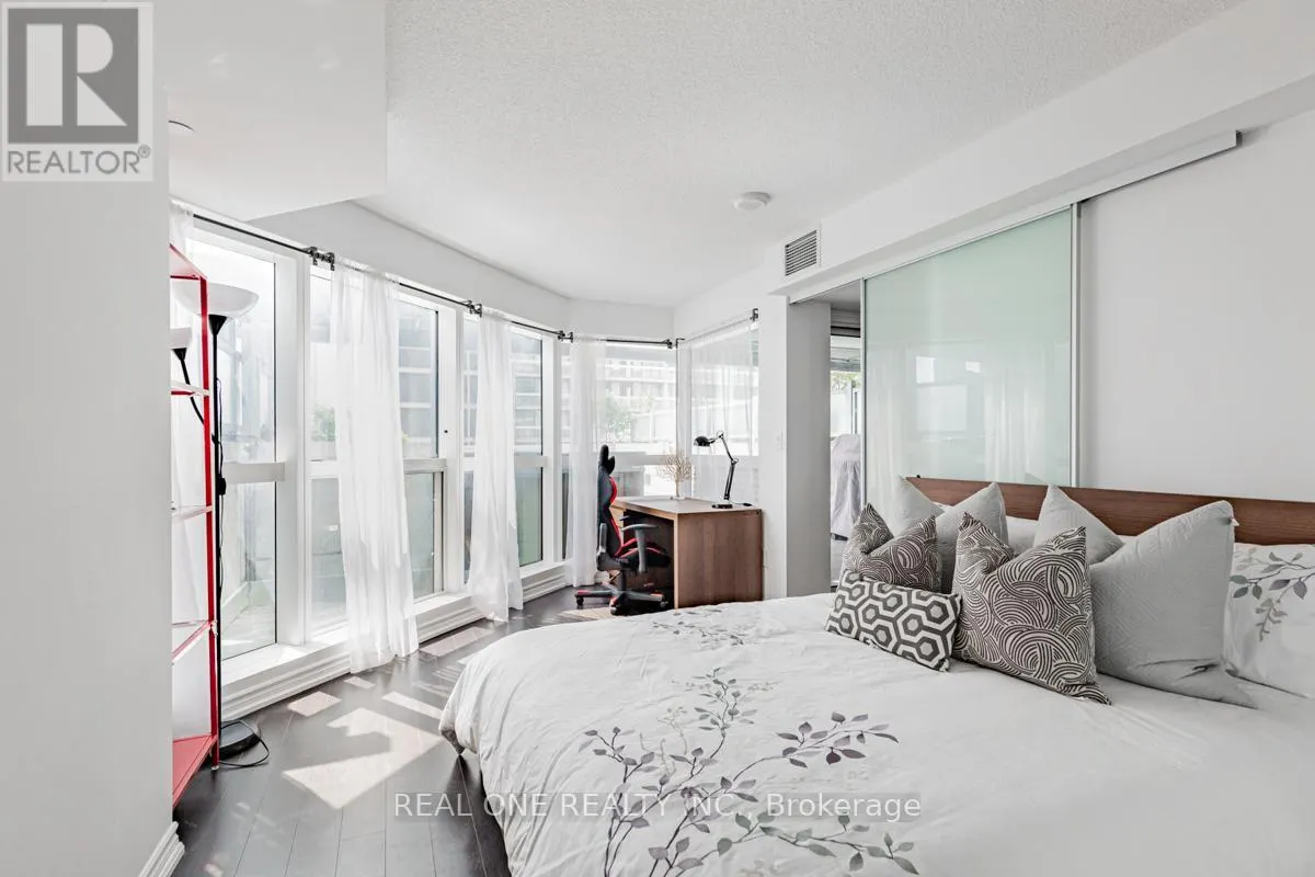 1408 - 386 YONGE STREET