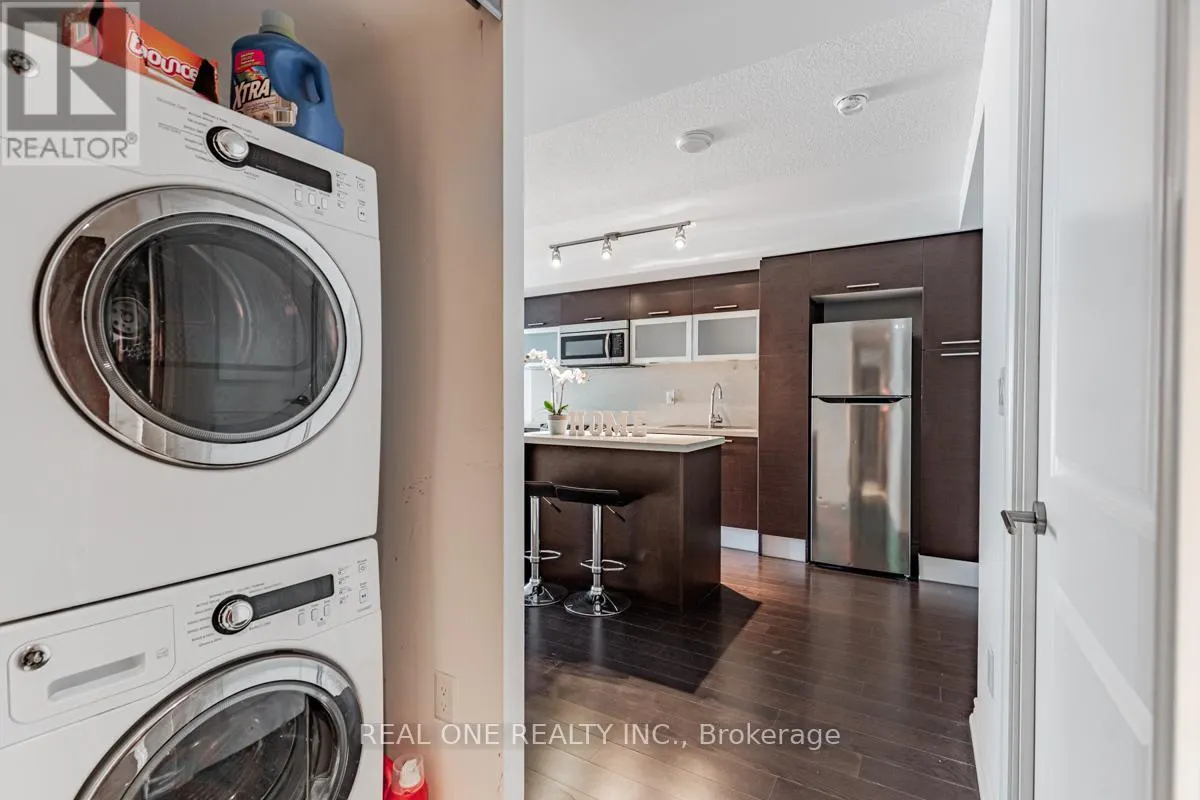 1408 - 386 YONGE STREET