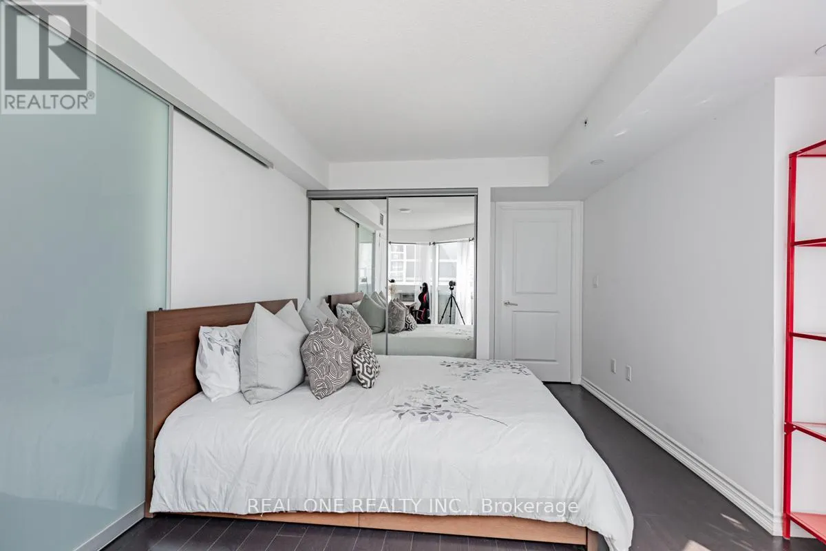 1408 - 386 YONGE STREET