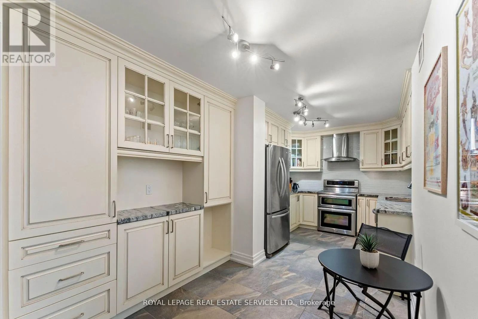 1711 - 5444 YONGE STREET