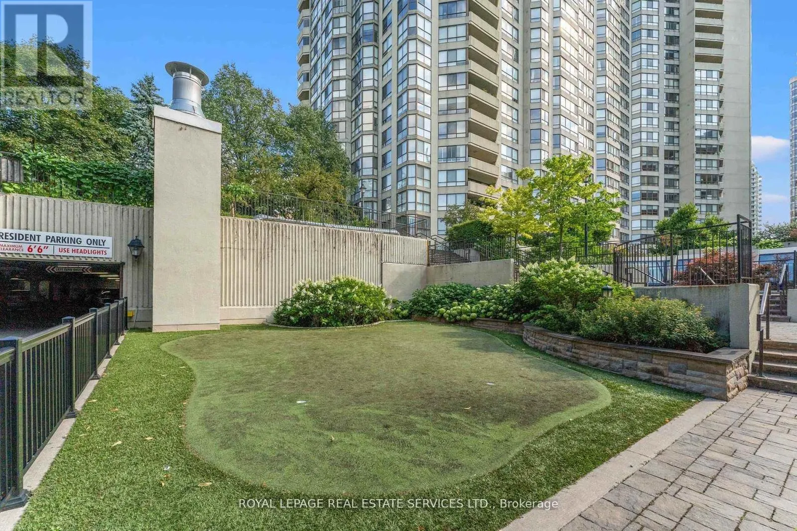 1711 - 5444 YONGE STREET
