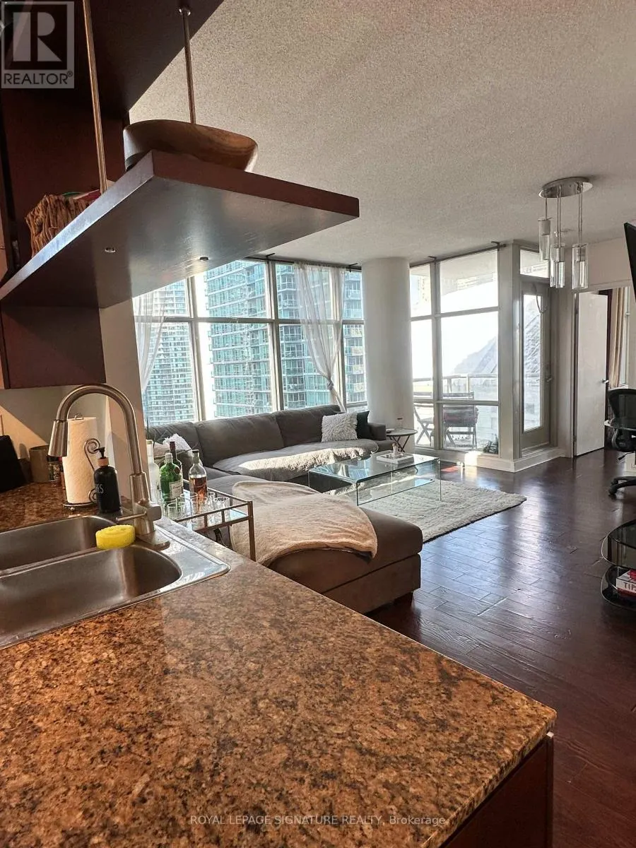 2106 - 10 NAVY WHARF COURT