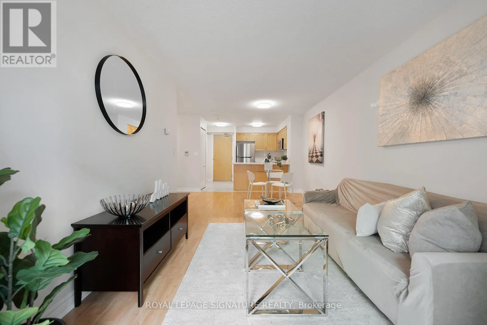605 - 212 EGLINTON AVENUE E