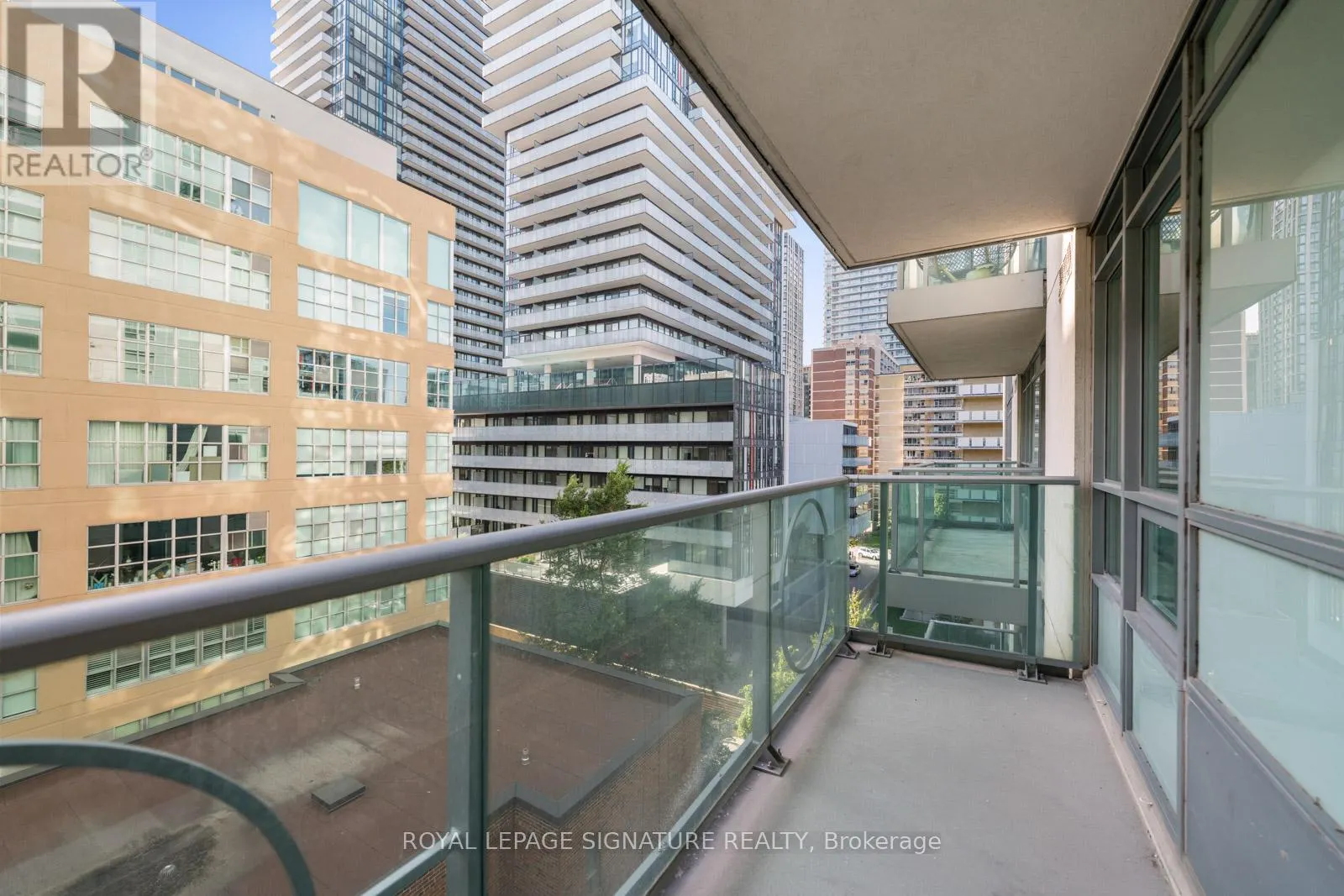 605 - 212 EGLINTON AVENUE E