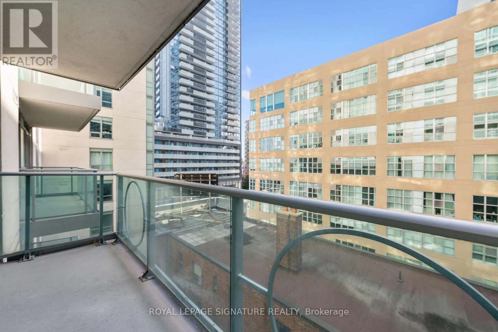 605 - 212 EGLINTON AVENUE E