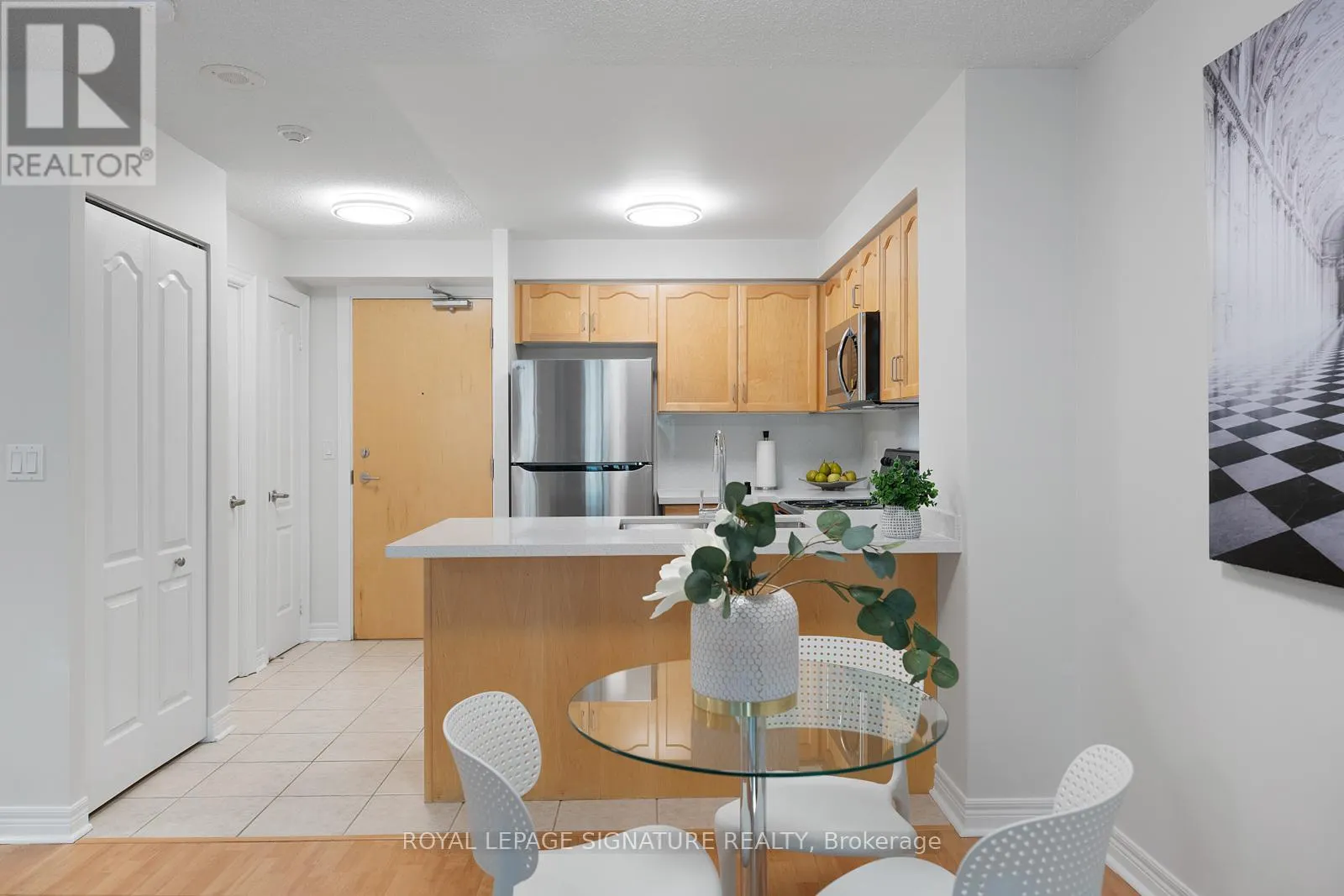 605 - 212 EGLINTON AVENUE E