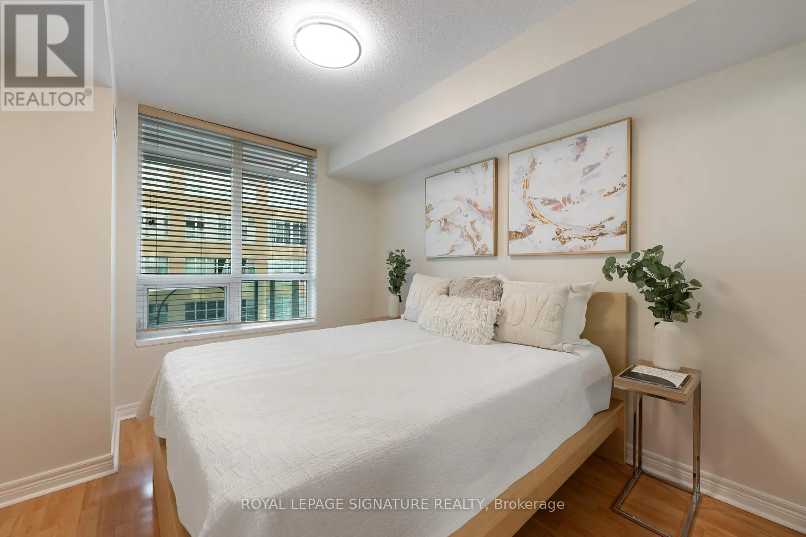 605 - 212 EGLINTON AVENUE E