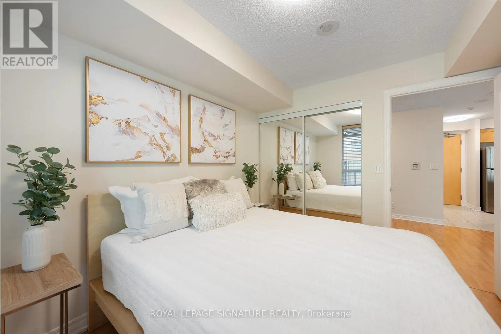 605 - 212 EGLINTON AVENUE E