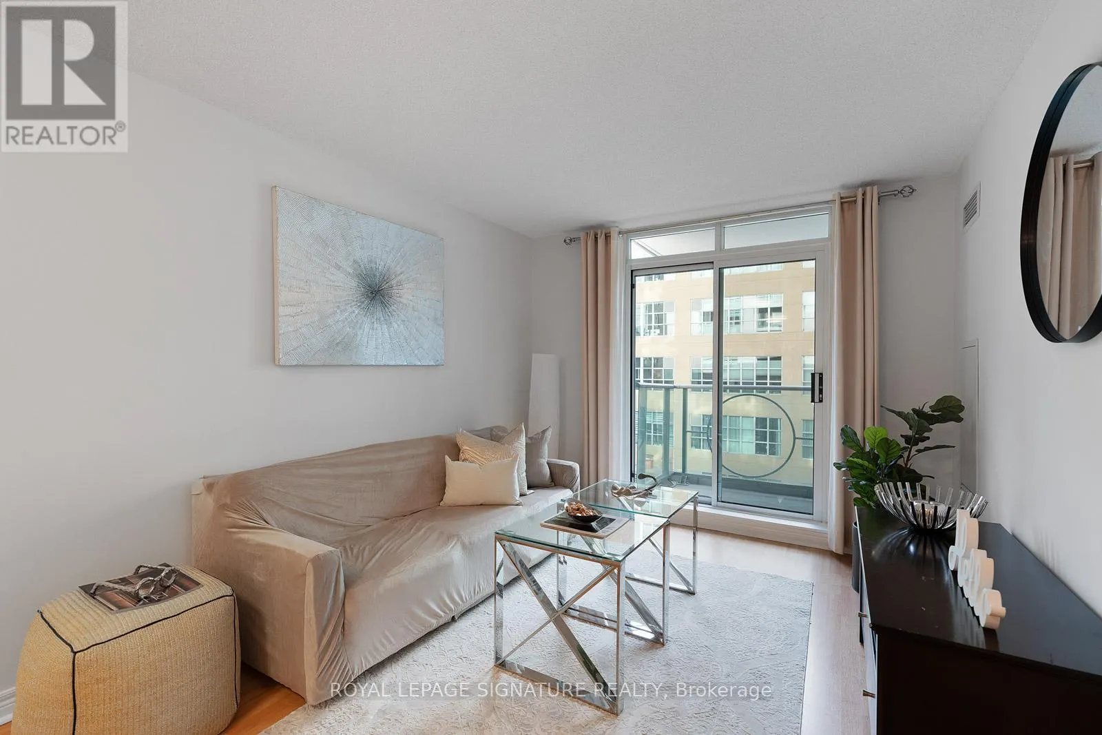 605 - 212 EGLINTON AVENUE E