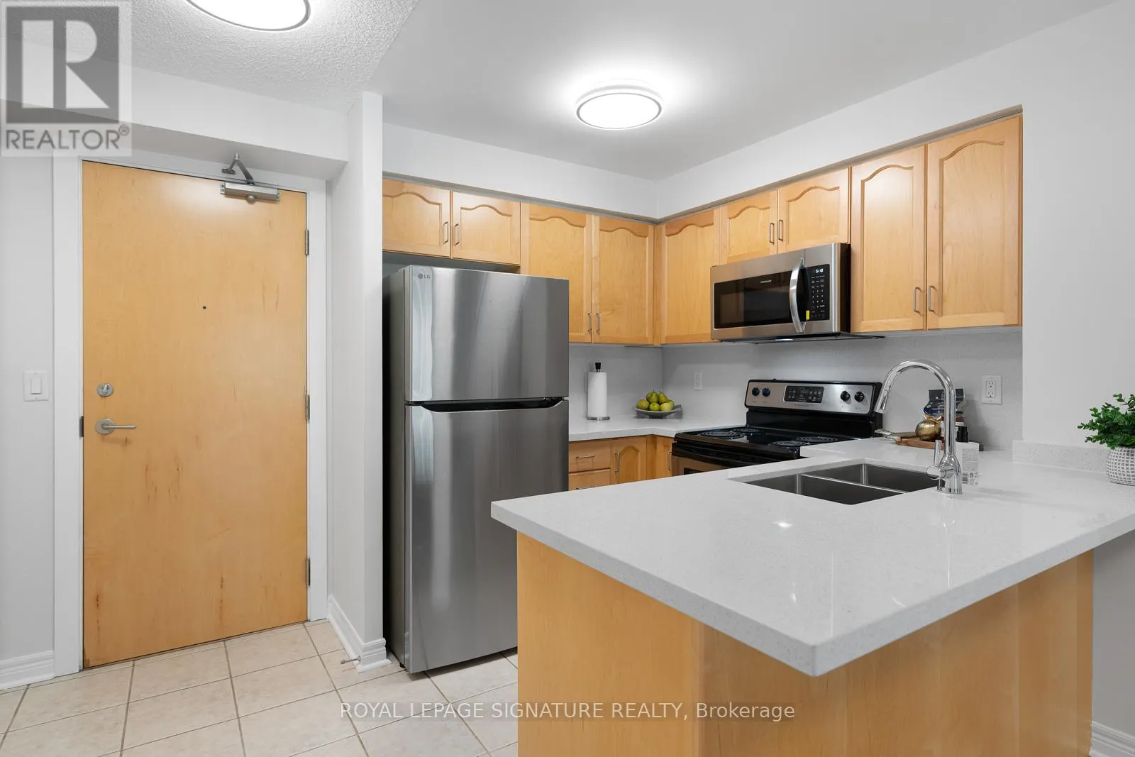 605 - 212 EGLINTON AVENUE E