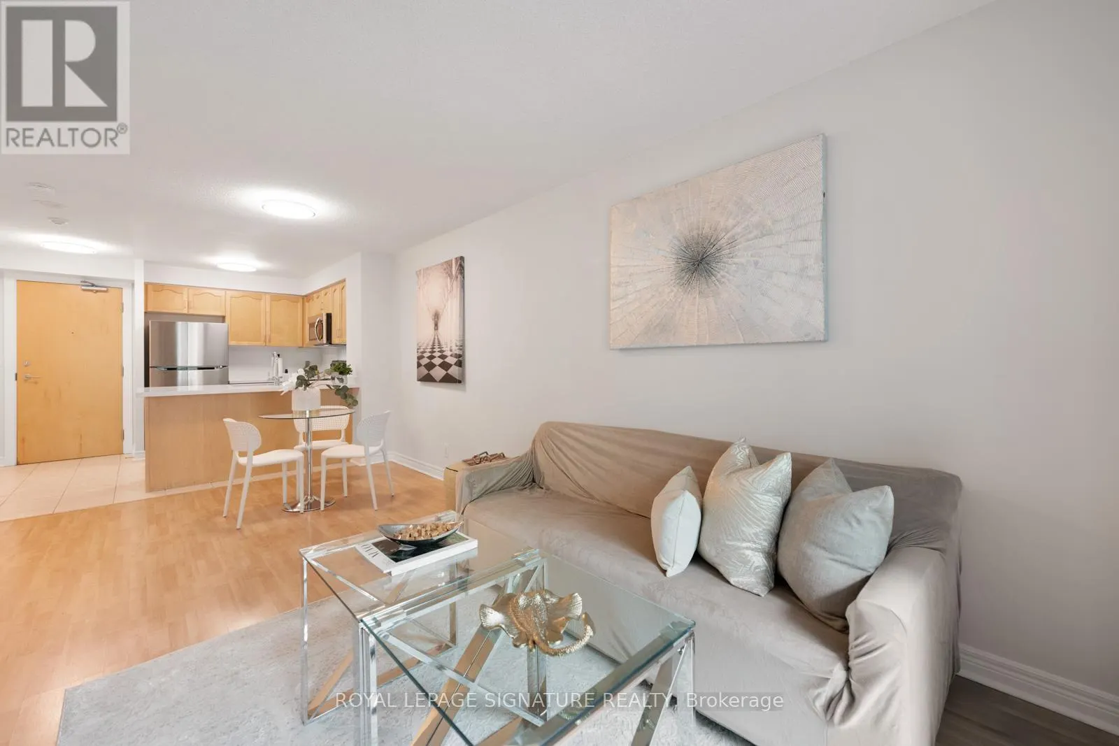 605 - 212 EGLINTON AVENUE E