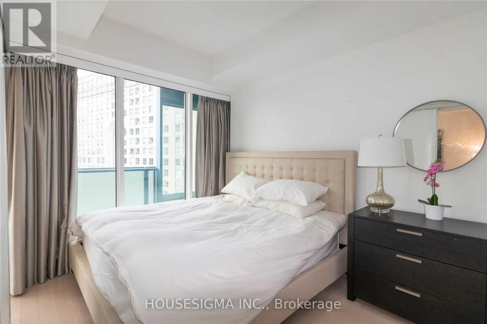 3509 - 8 THE AVENUE