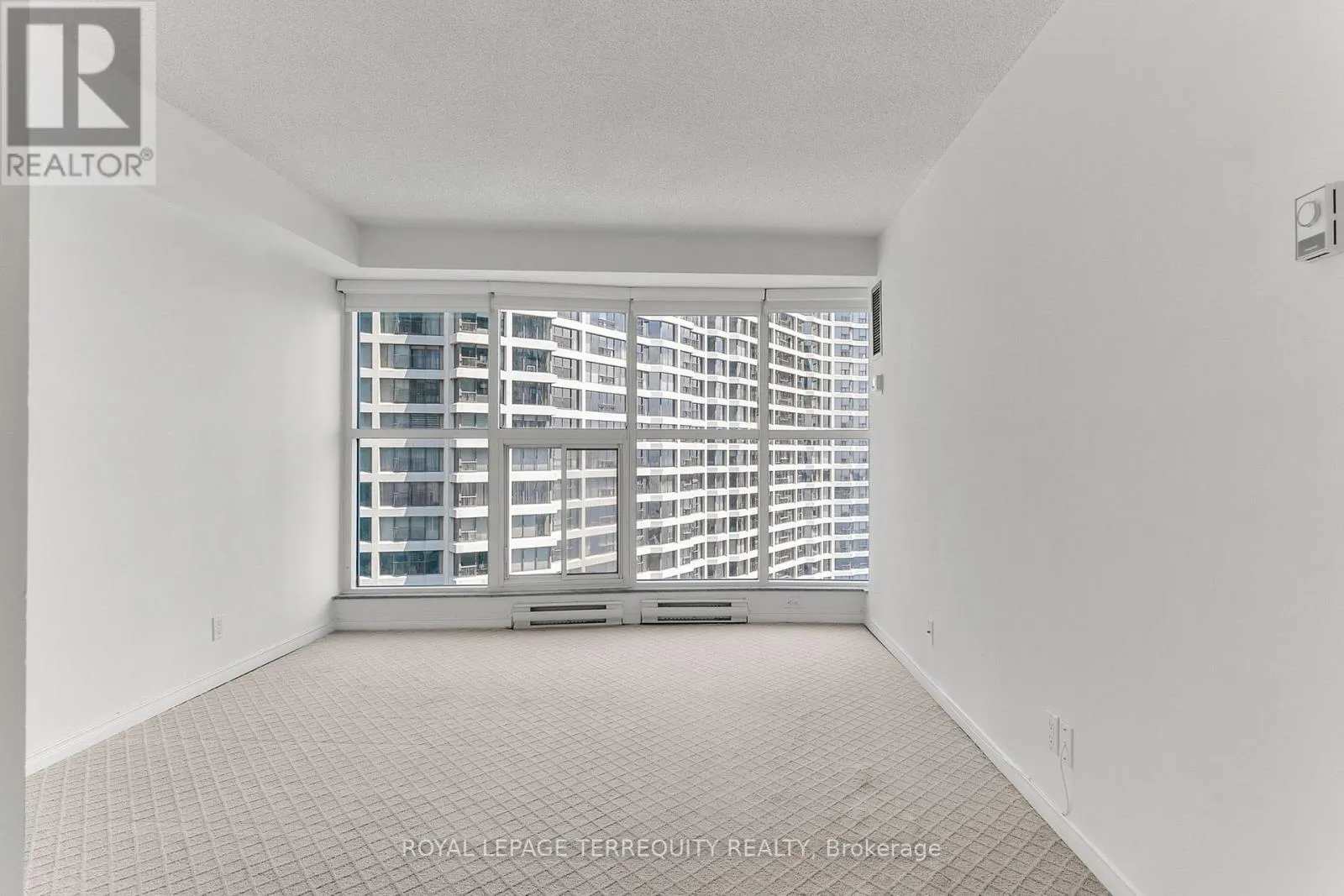 2707 - 77 HARBOUR SQUARE