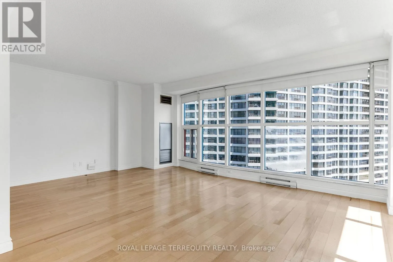 2707 - 77 HARBOUR SQUARE
