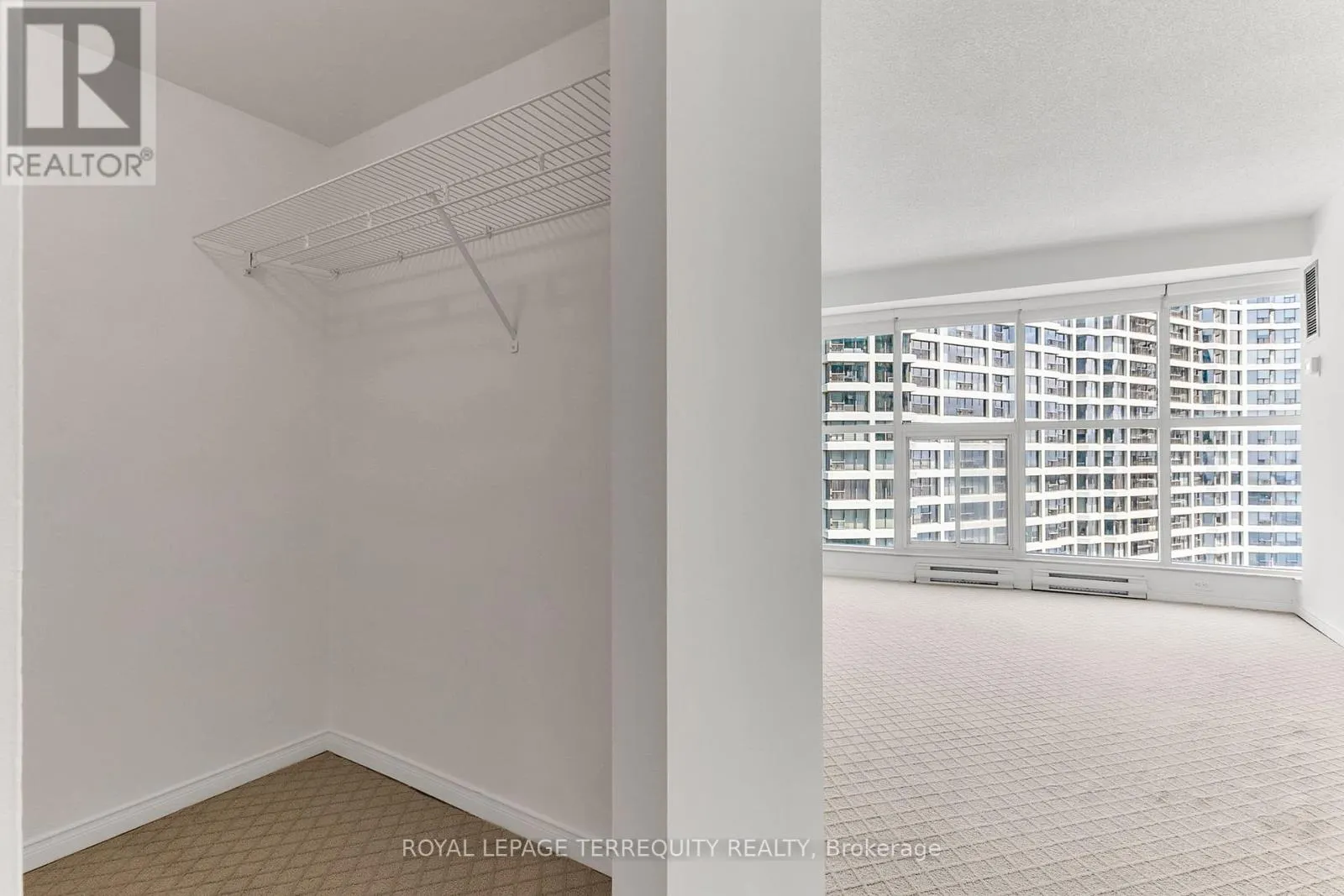 2707 - 77 HARBOUR SQUARE