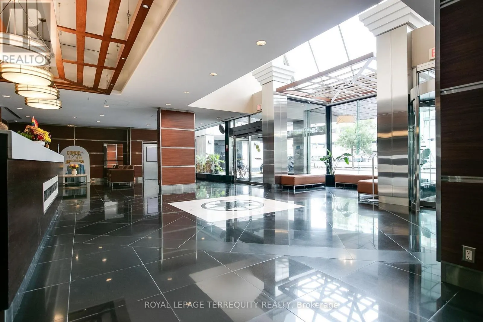 2707 - 77 HARBOUR SQUARE