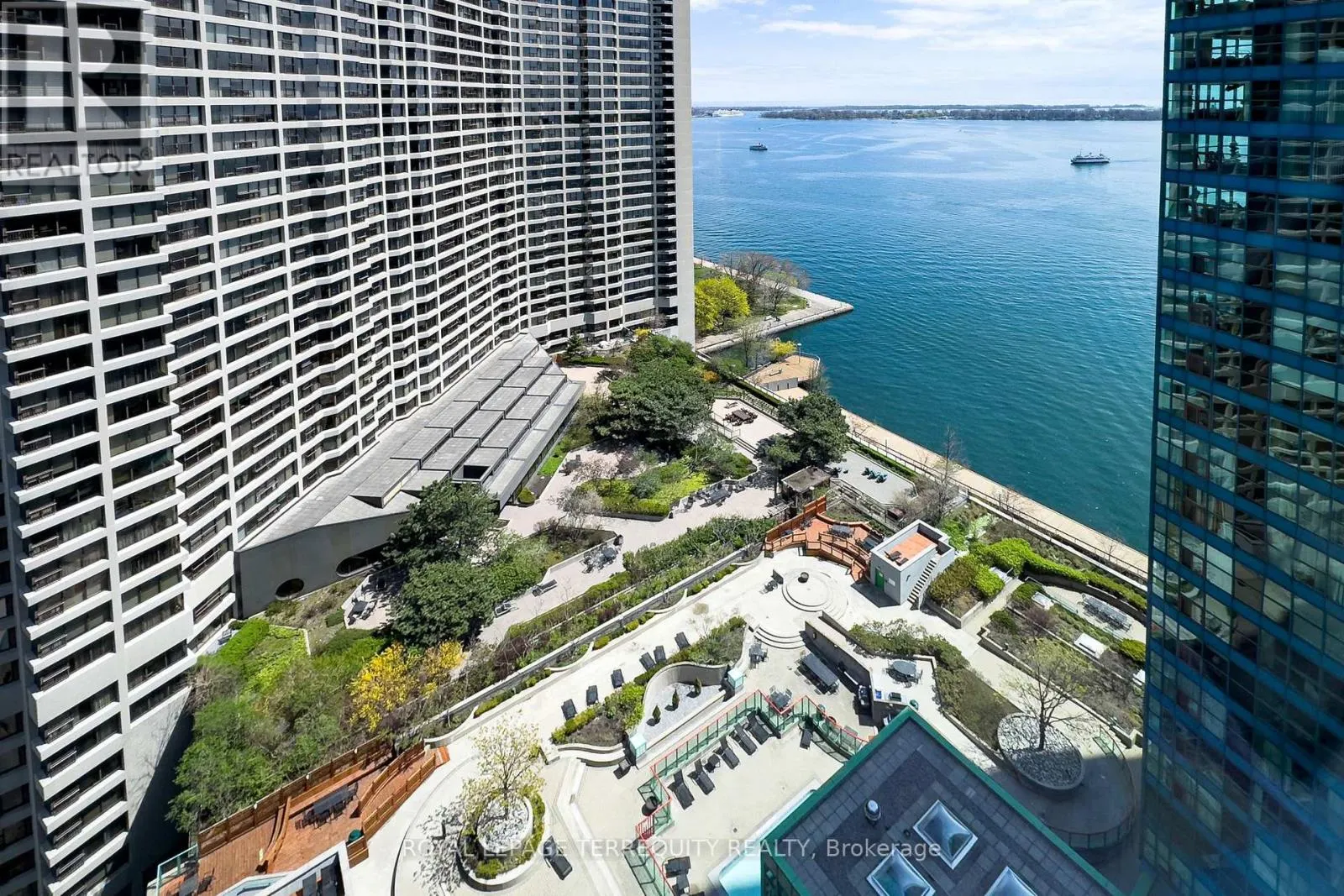 2707 - 77 HARBOUR SQUARE