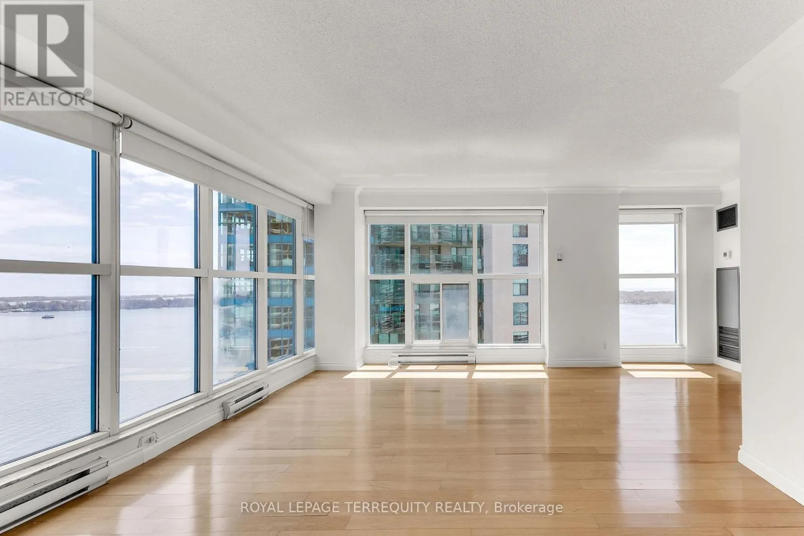 2707 - 77 HARBOUR SQUARE
