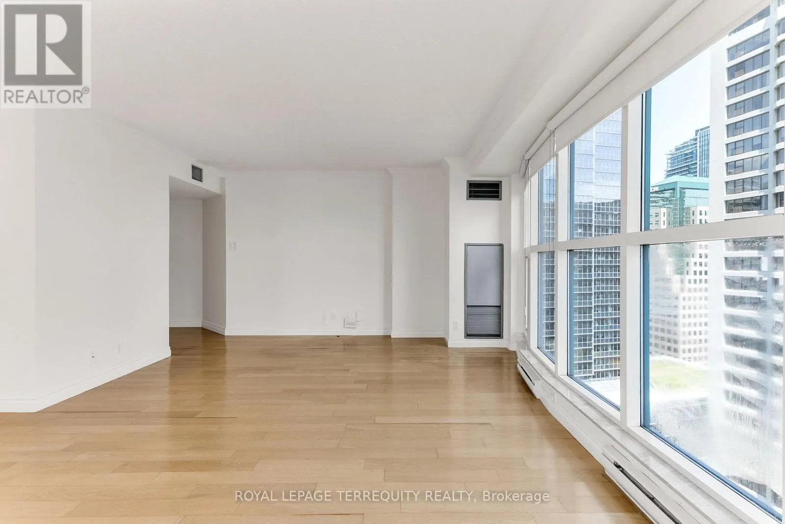 2707 - 77 HARBOUR SQUARE