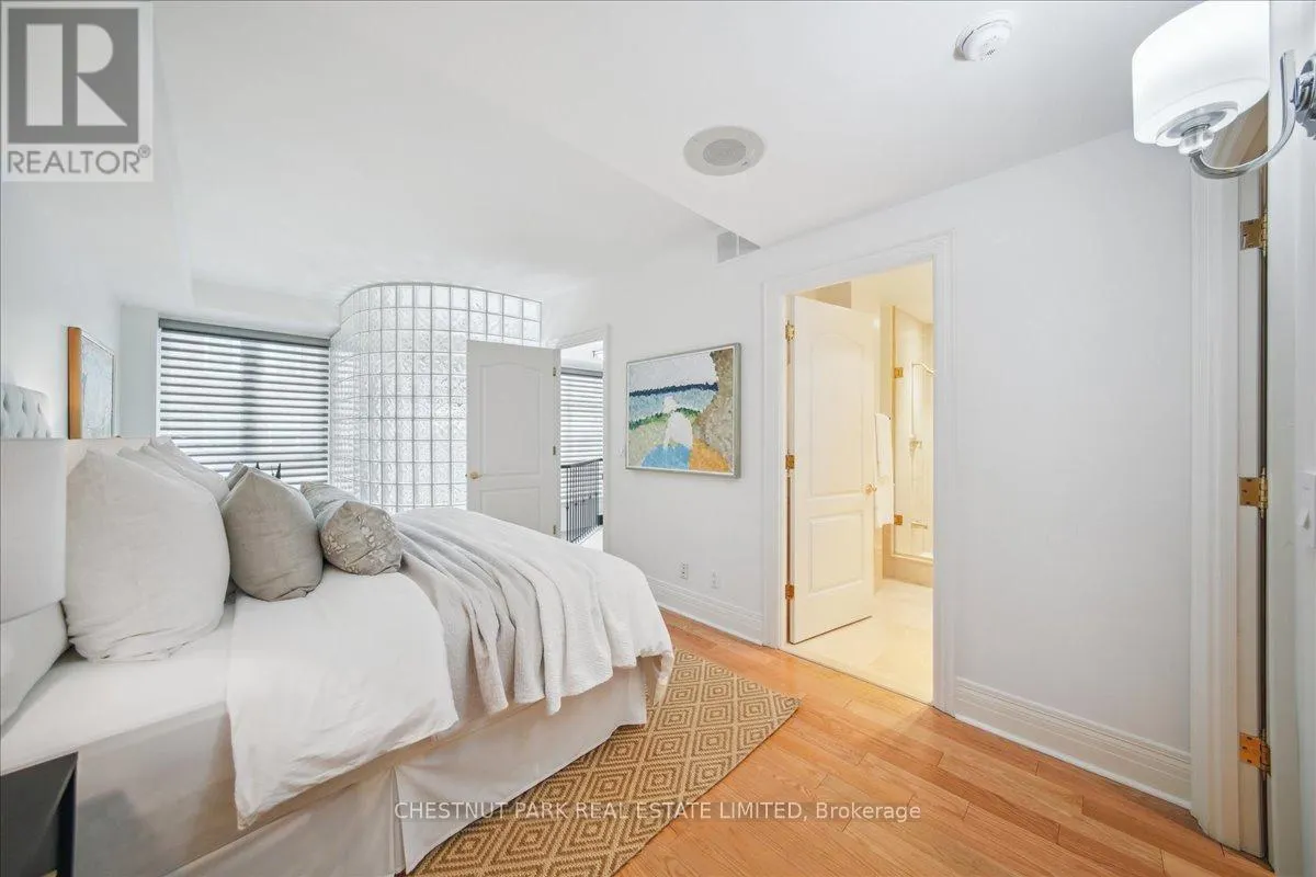 203 - 33 DELISLE AVENUE
