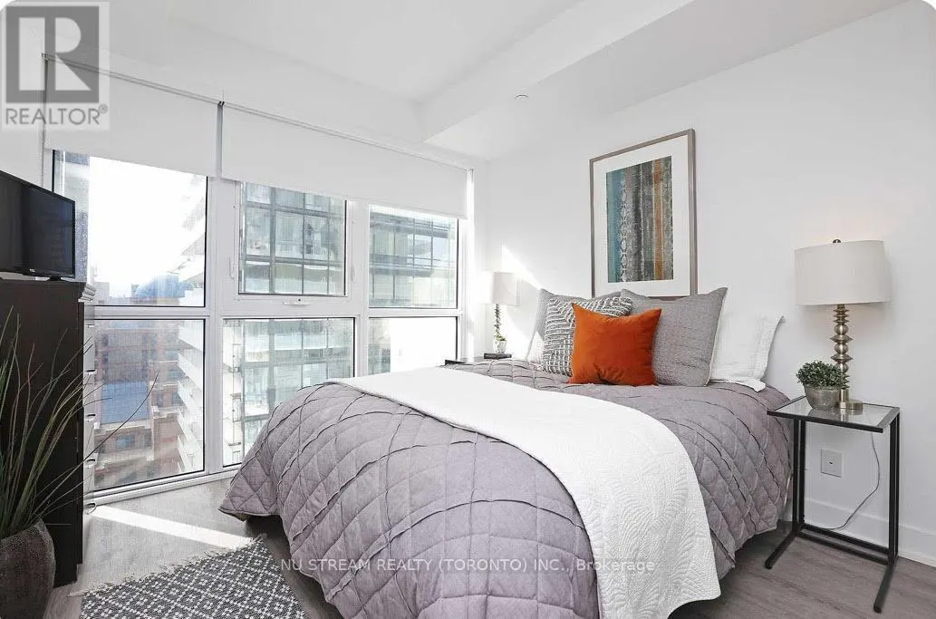 1712 - 7 GRENVILLE STREET