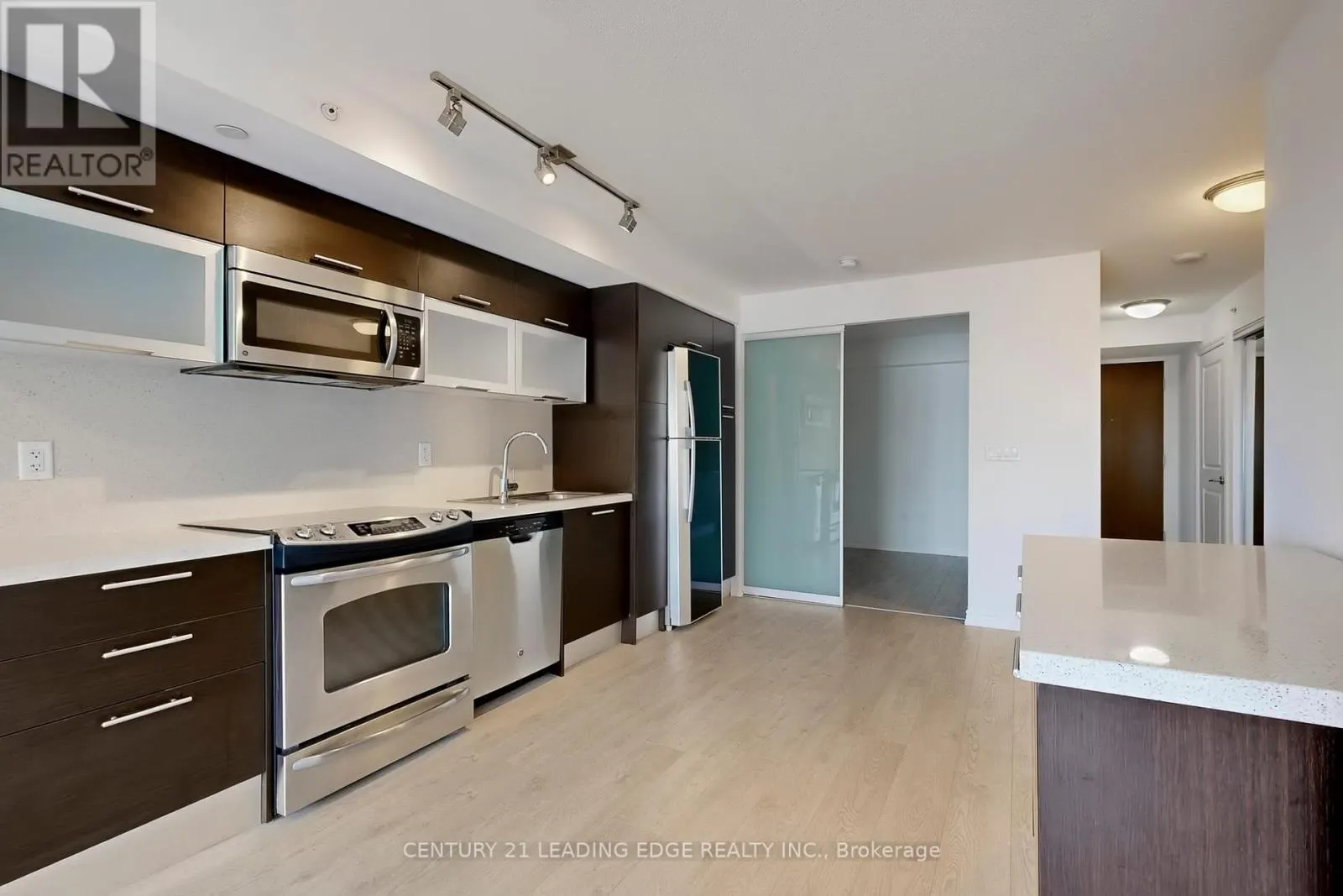 1904 - 386 YONGE STREET