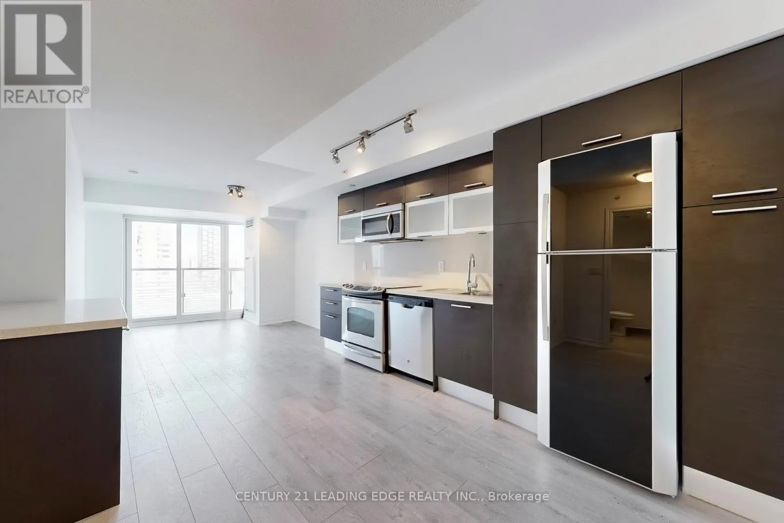 1904 - 386 YONGE STREET