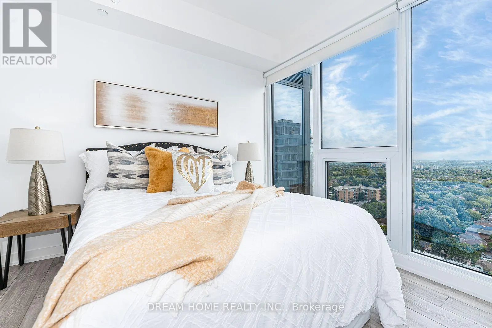2511 - 15 HOLMES AVENUE
