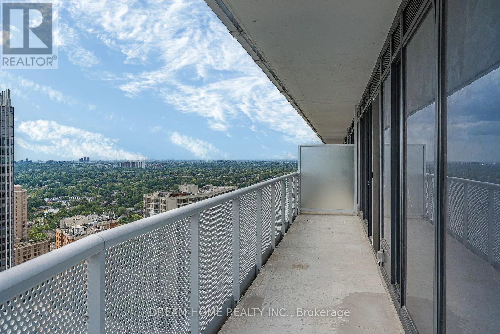 2511 - 15 HOLMES AVENUE